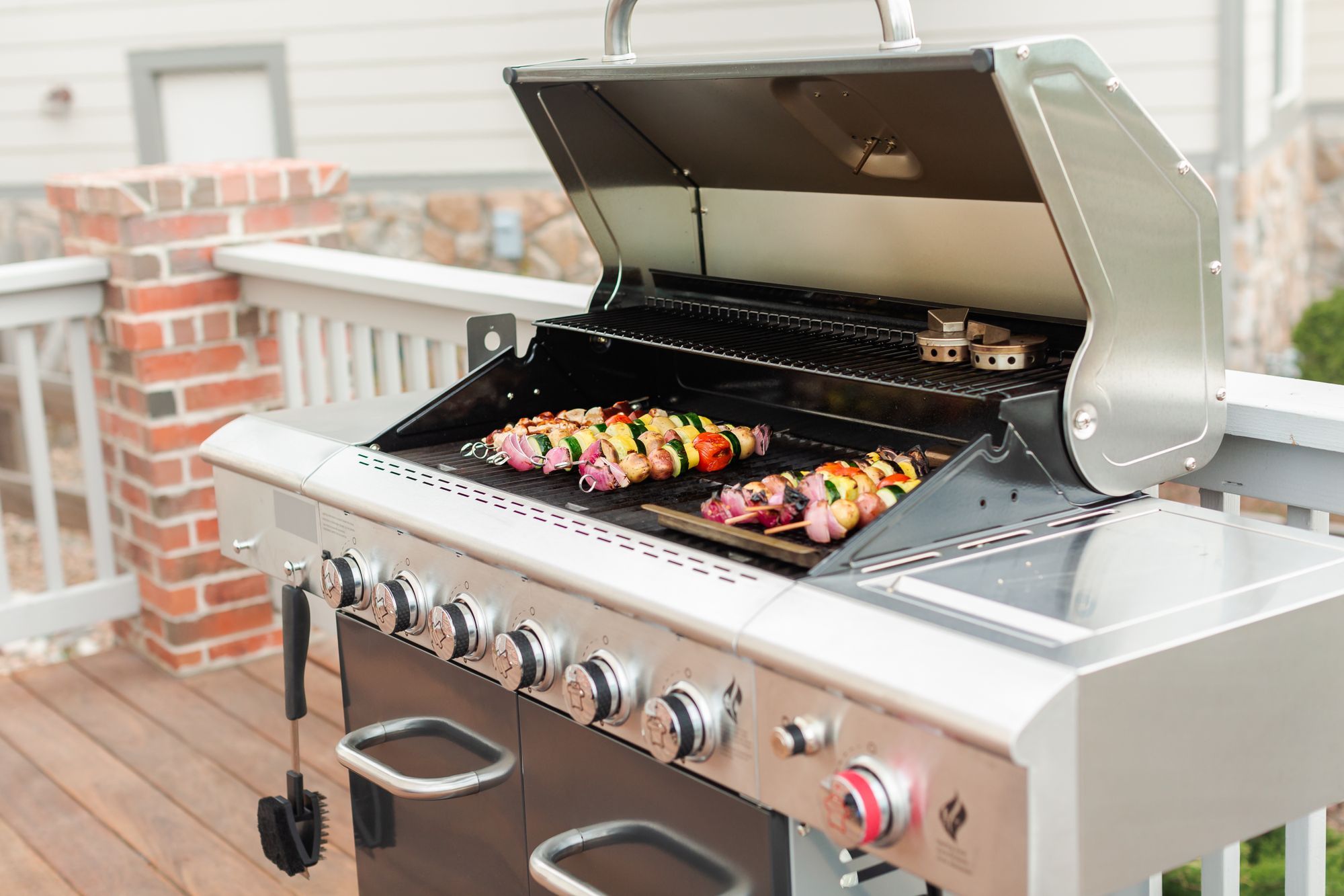 How To Choose The Right Gas Grill - Buying Tips and Reviews